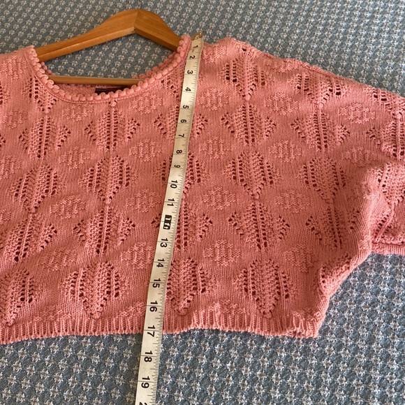 Vintage cropped scalloped crochet loose sweater. Relaxed slouchy size medium pin - Picture 8 of 9